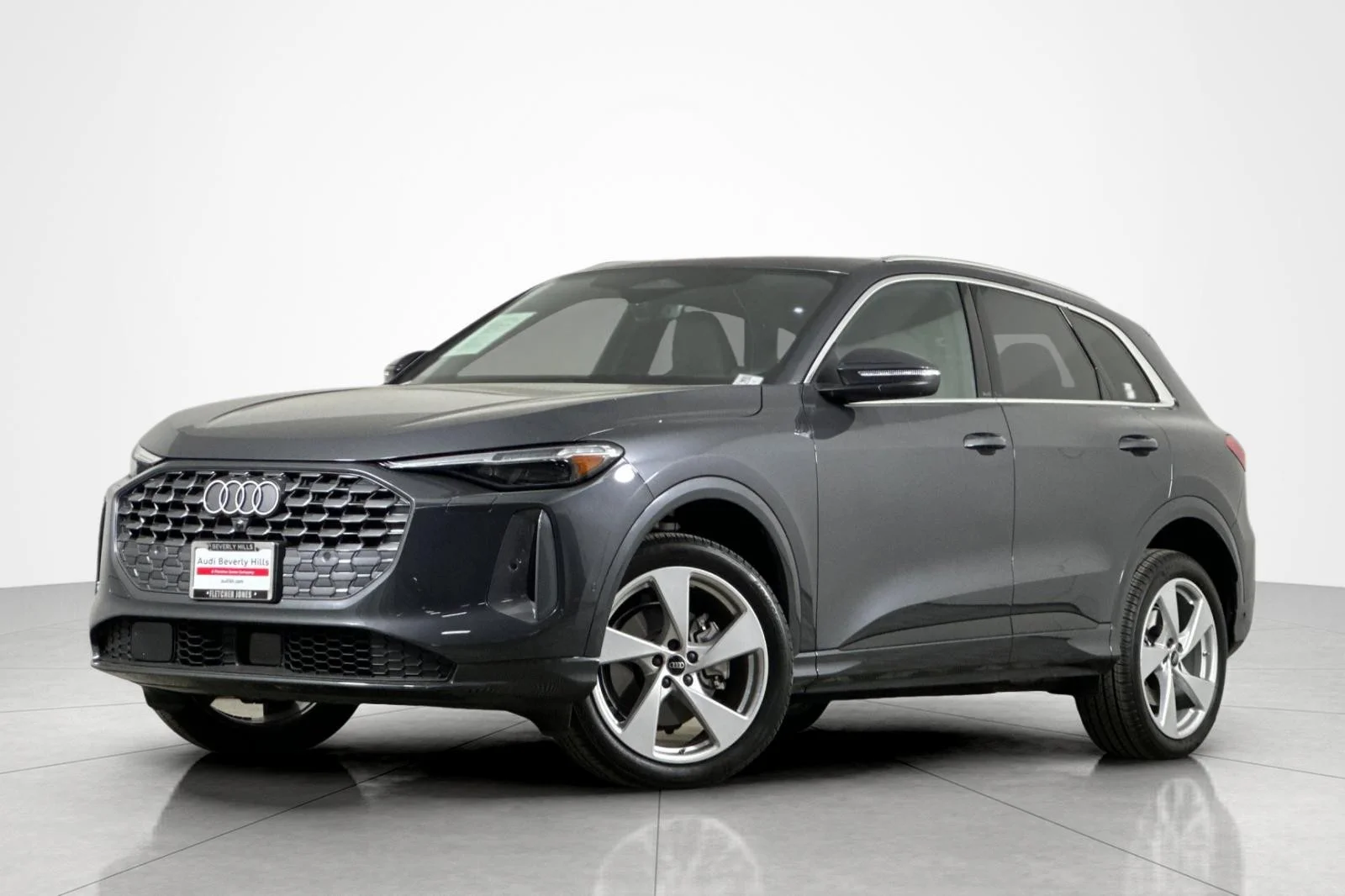 Luxury Loaner 2025 Q5 SUV