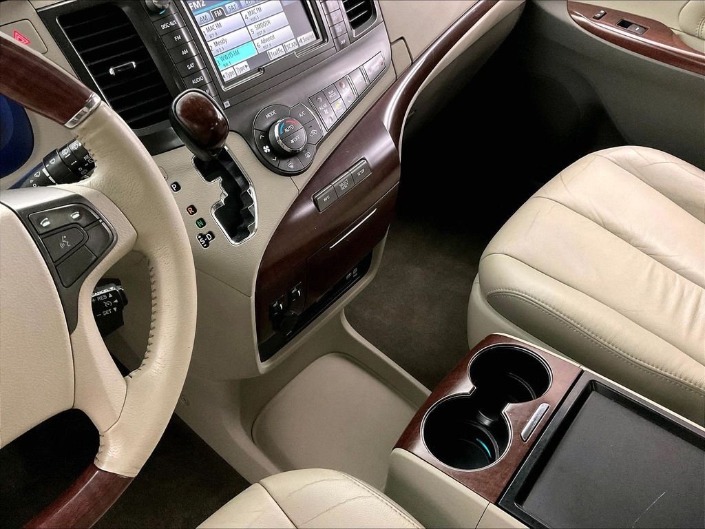 Used 2011 Green Toyota Limited image 19