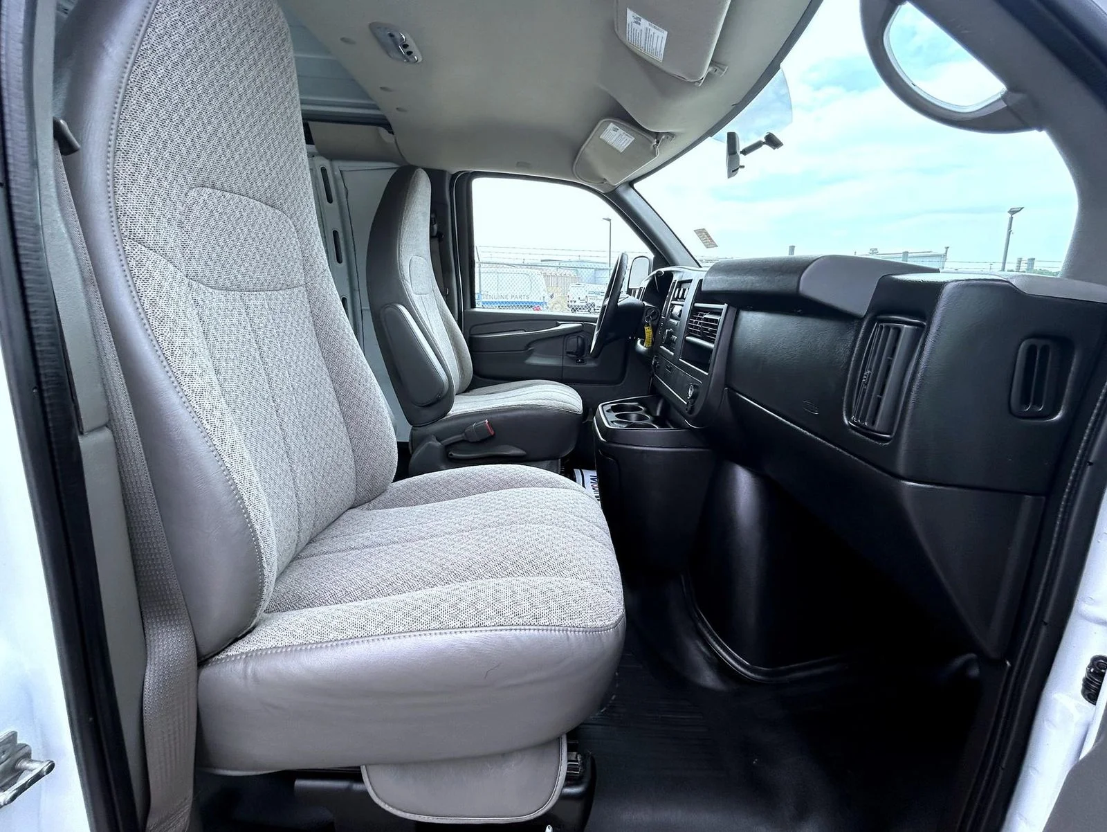 Used 2014 White Chevrolet Work Van image 16