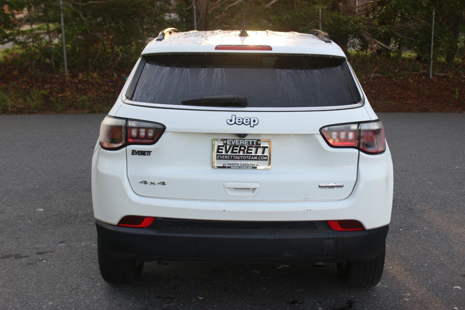 Used 2024 White Jeep Latitude image 6