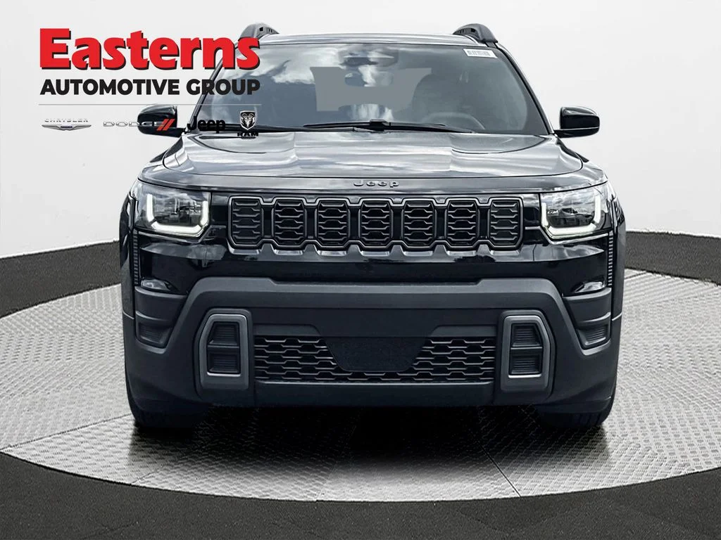 New 2026 Diamond Black Crystal Pearl-Coat Exterior Paint Jeep Base image 2