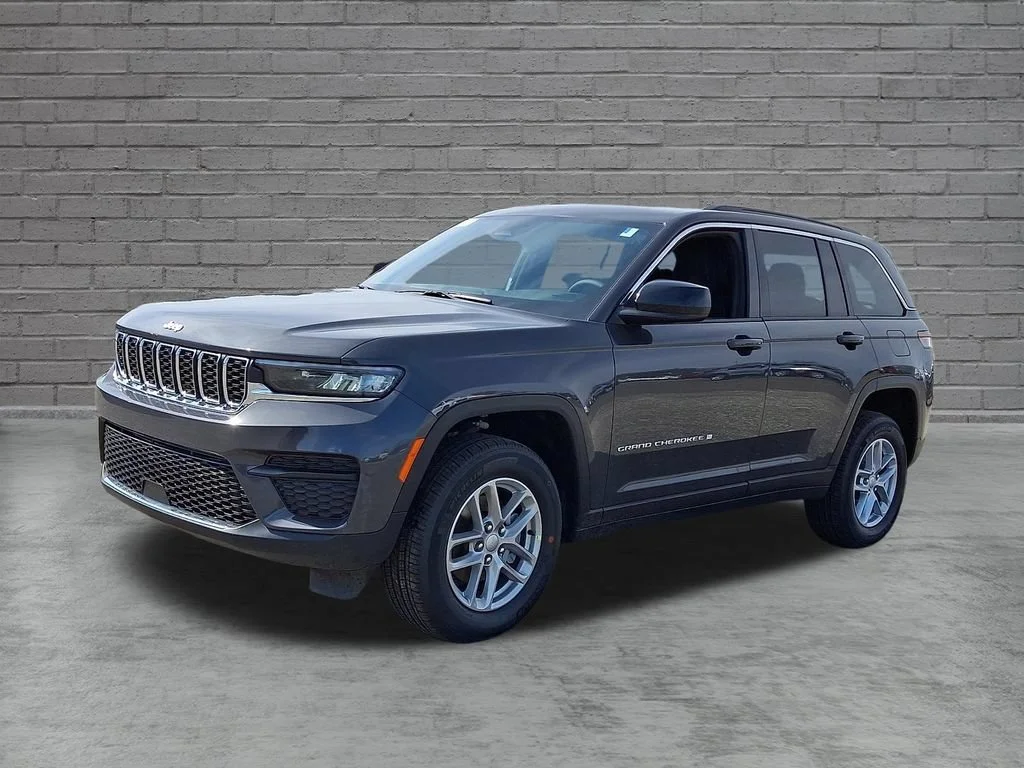 New 2026 Baltic Gray Metallic Clearcoat Jeep Laredo X image 4