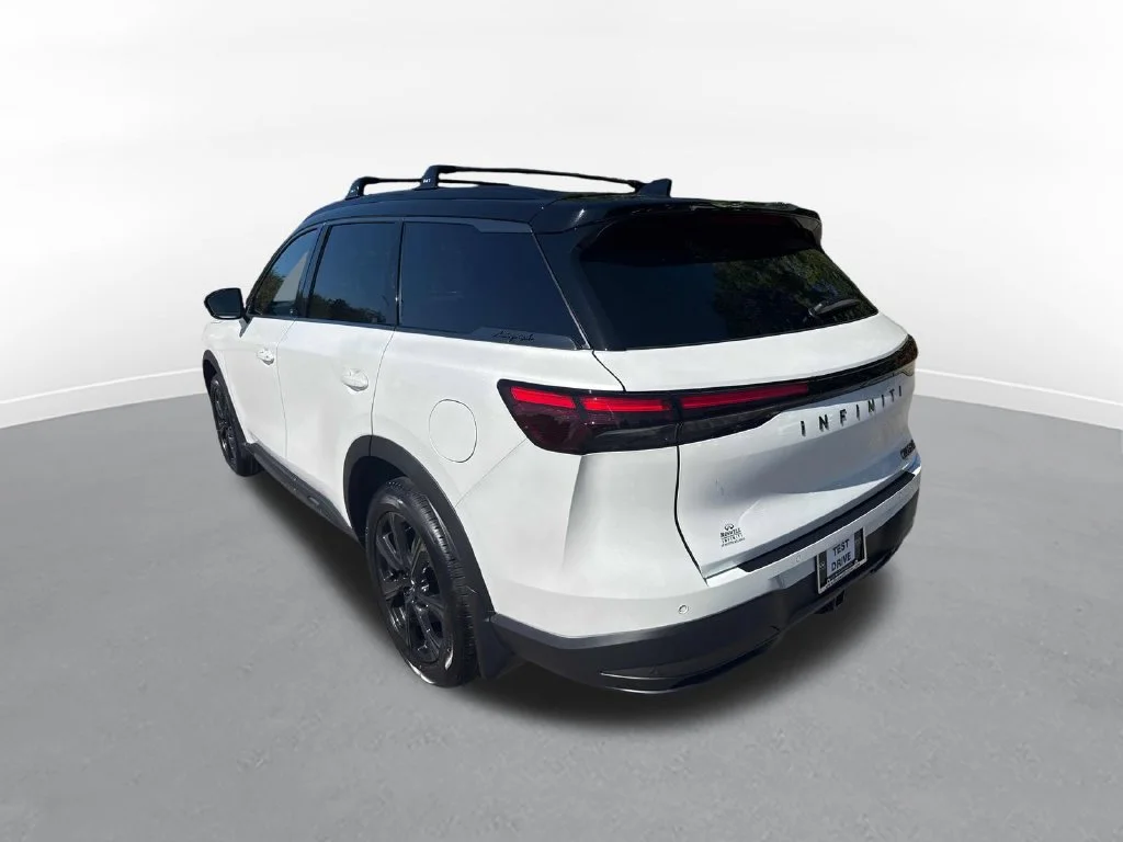 New 2027 2T RAD WHT INFINITI Autograph AWD image 8