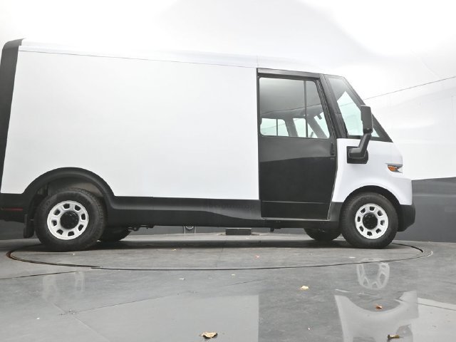 Used 2024 White BrightDrop  image 42