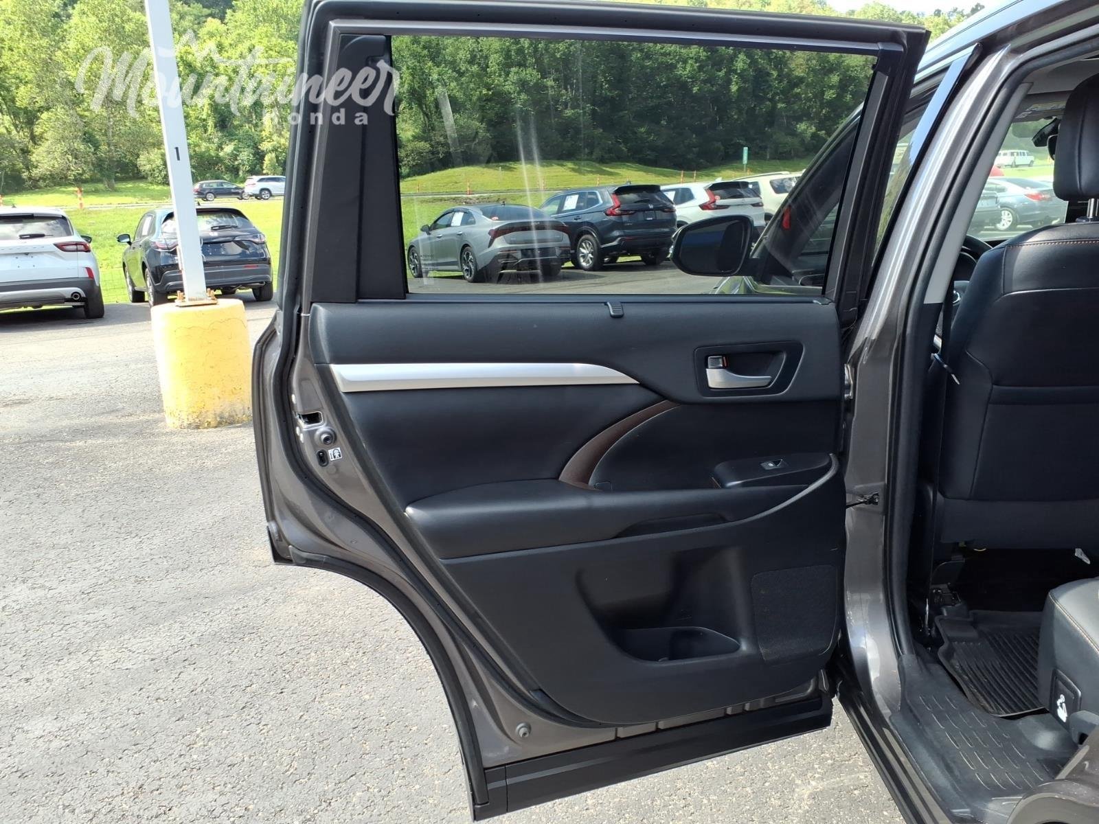 Used 2019 Predawn Gray Mica Toyota XLE image 15