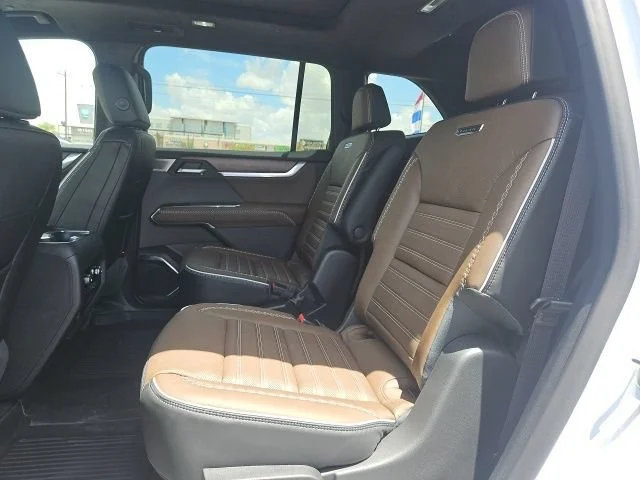 2026 GMC Acadia Denali Ultimate - Photo 17