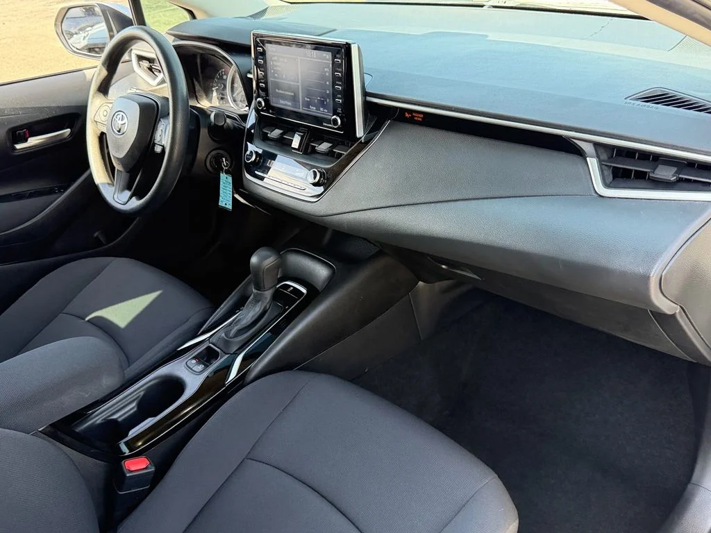 Used 2021 Silver Toyota LE image 18