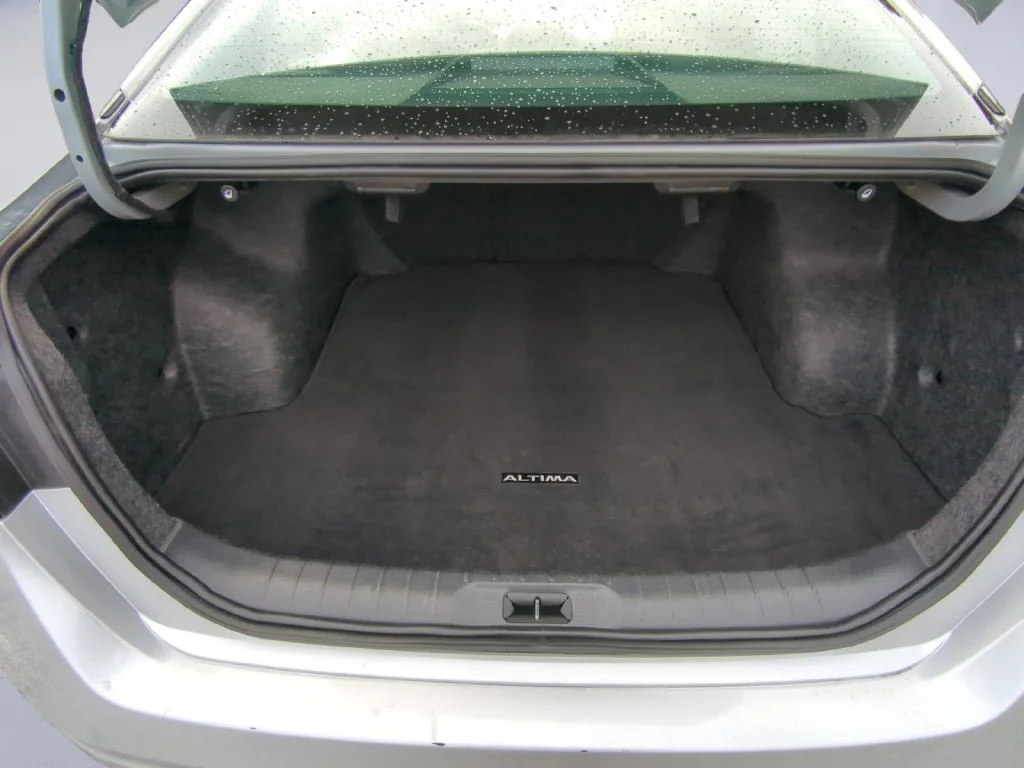 Used 2025 Silver Nissan 2.5 SR image 21