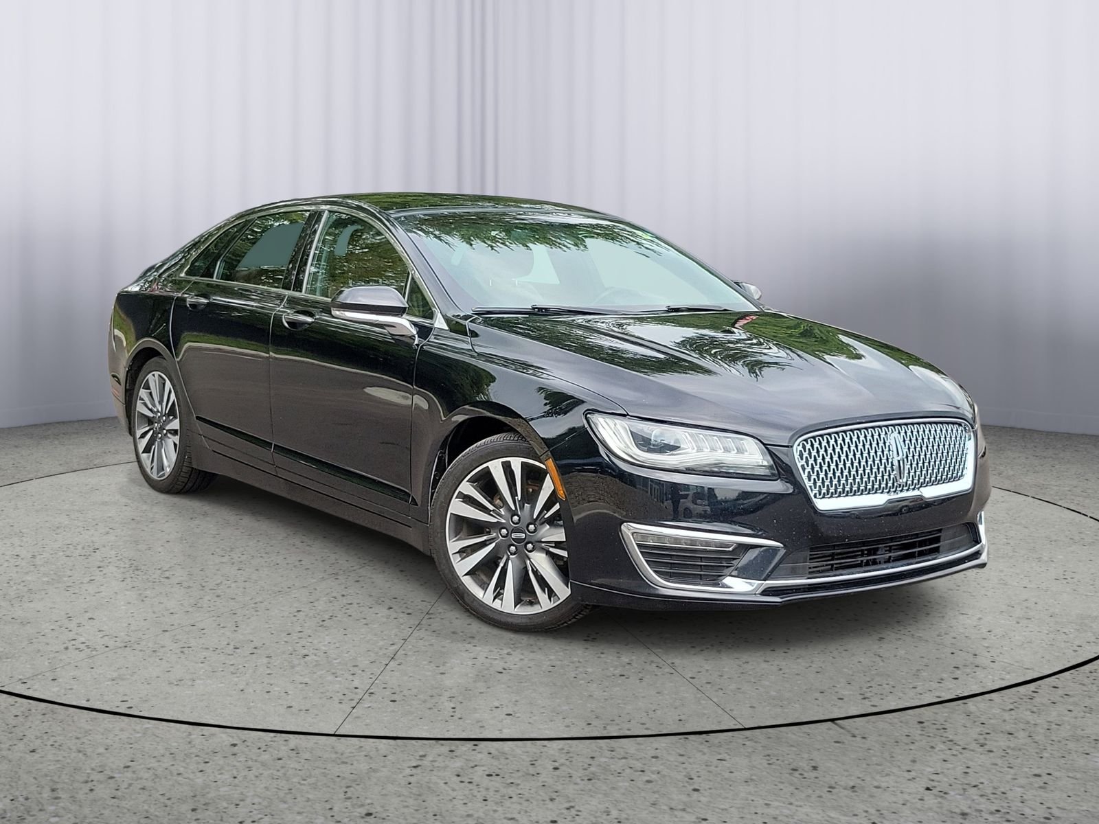 Used 2017 Black Lincoln Reserve image 1