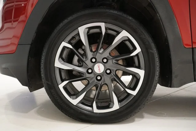 Used 2024  GMC SLT image 15