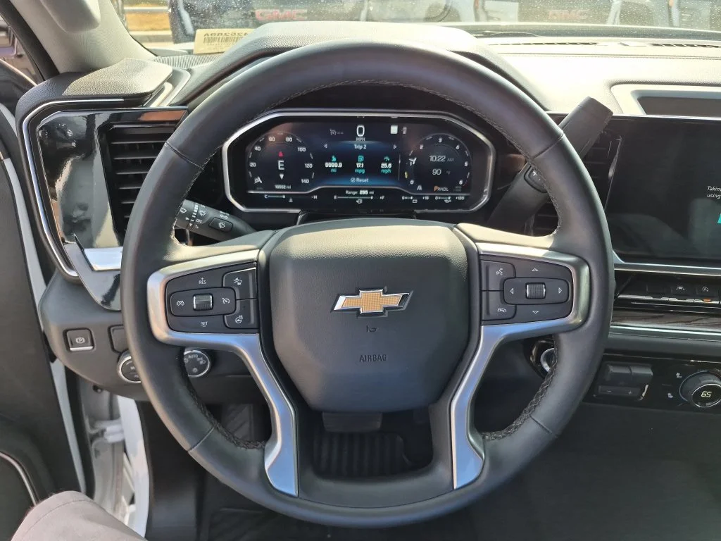 Used 2023 SUMMIT WHITE Chevrolet LT image 20