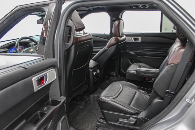 Used 2020 Silver Metallic Ford Platinum image 18