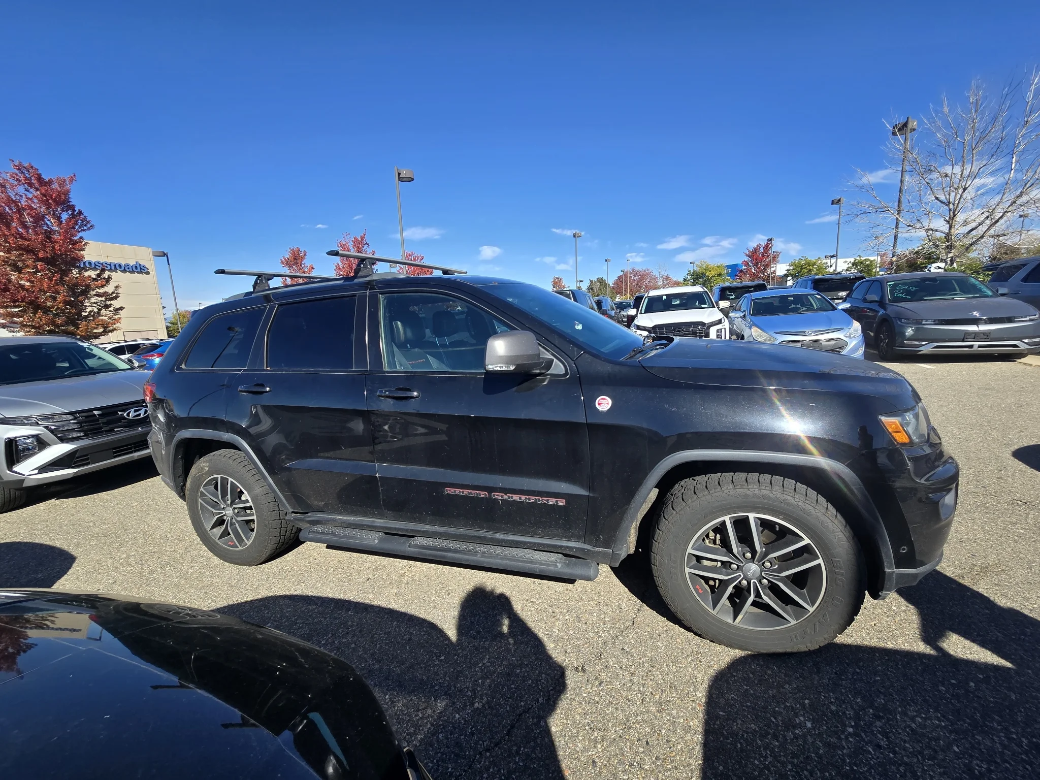 Used 2018 Diamond Black Crystal Pearlcoat Jeep Trailhawk image 18