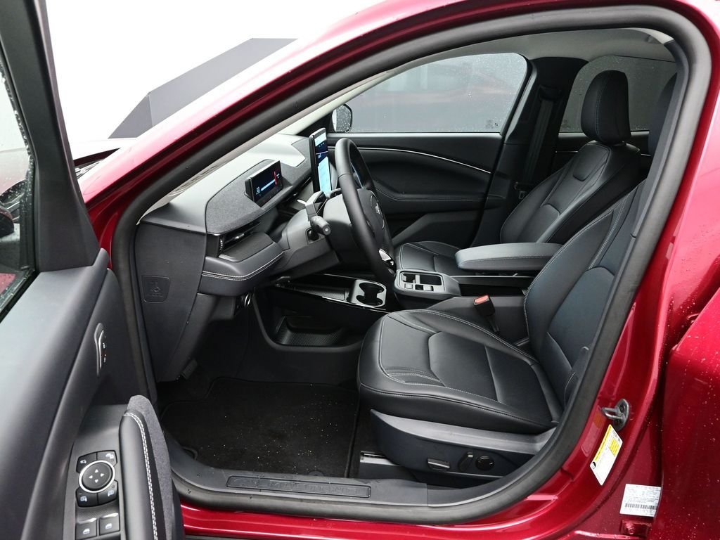 2025 Ford Mustang Mach-E Premium - Photo 13