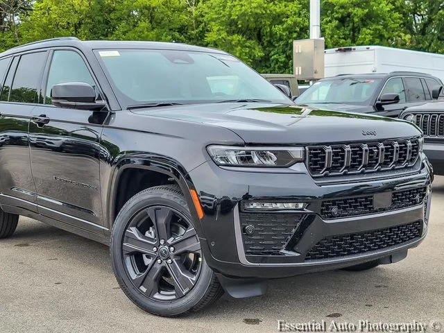 New 2027 High-Gloss Black Paint Jeep Limited Reserve image 2