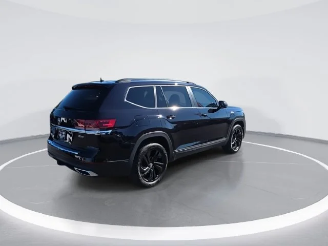 Used 2022 Black Volkswagen 3.6L V6 SE w/Technology image 8