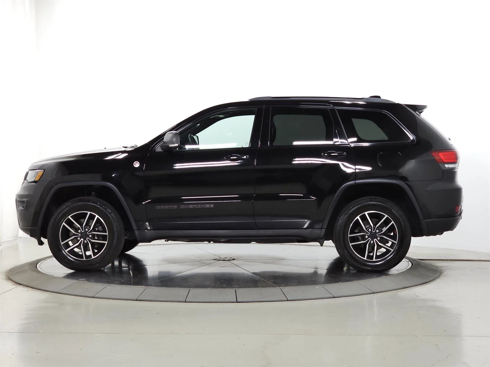 Used 2020 Black Jeep Trailhawk image 4