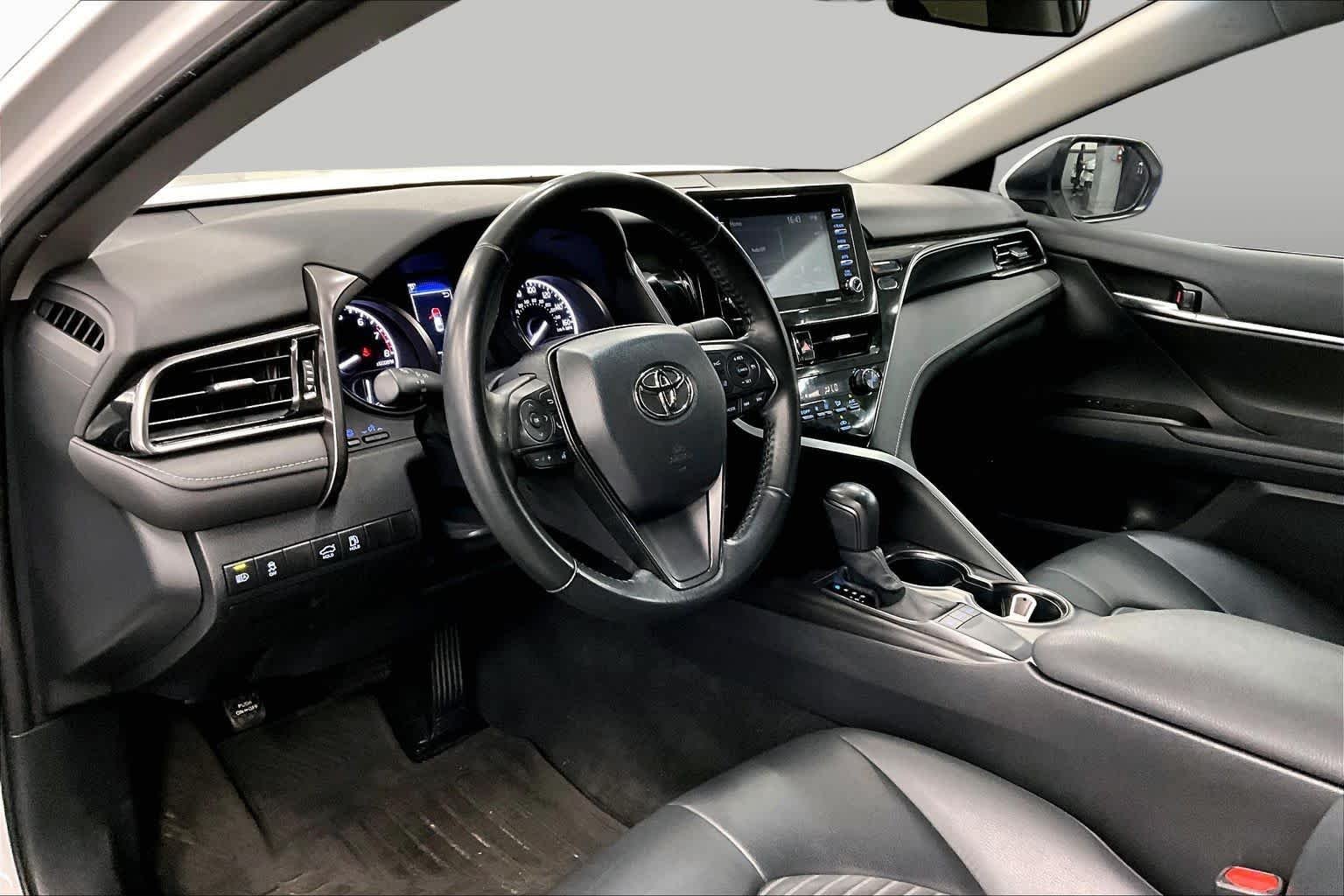 Used 2024 Ice Cap Toyota SE image 17