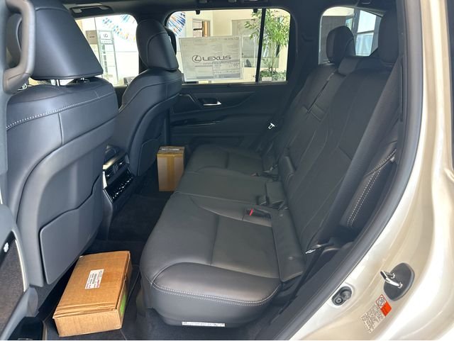 2026 Lexus LX 700h Luxury - Photo 18