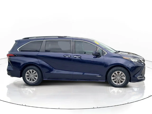 Certified Used 2021  Toyota XLE image 4