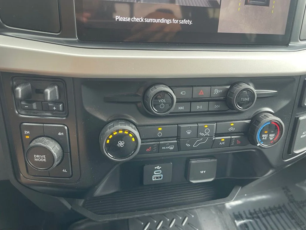 Used 2026 Agate Black Metallic Ford XLT image 25
