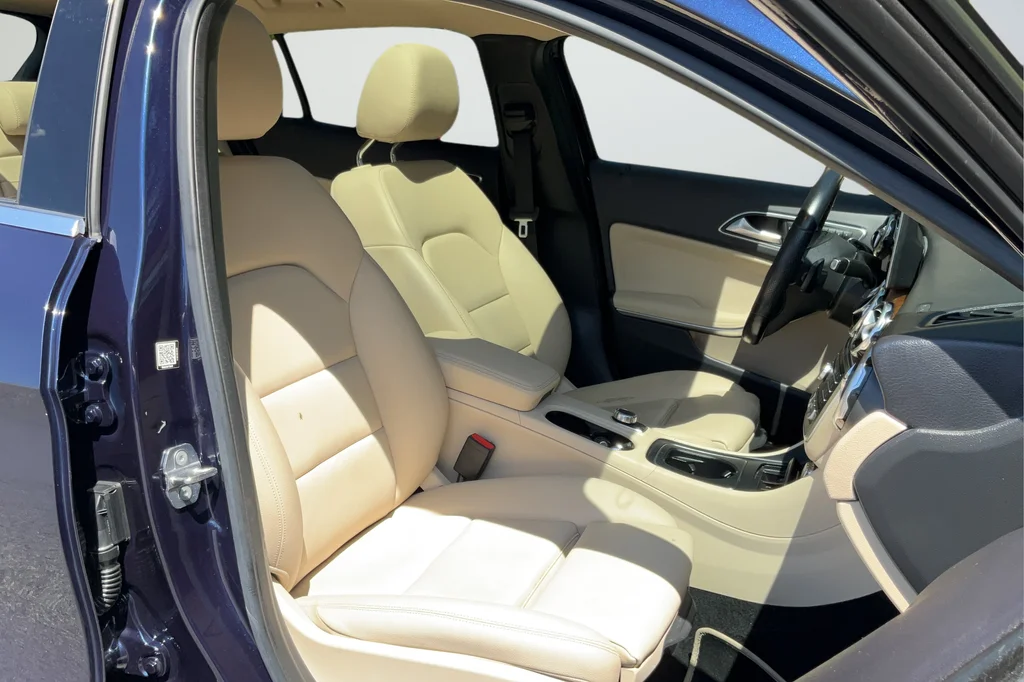 Used 2019 Blue Mercedes-Benz GLA 250 image 19