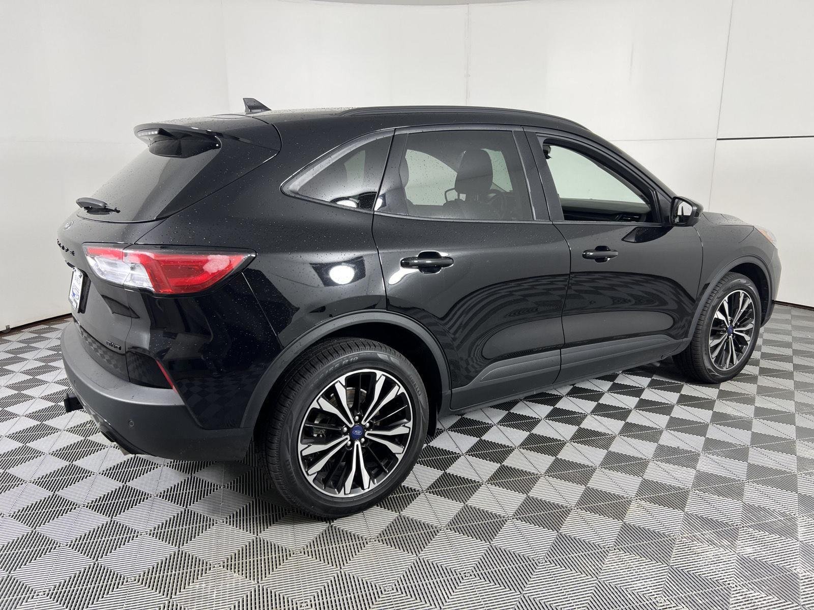 Used 2022 Black Metallic Ford SEL image 11