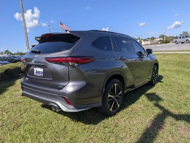 Used 2021 Magnetic Gray M Toyota XSE image 3