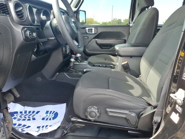 Used 2023  Jeep Sport S image 19