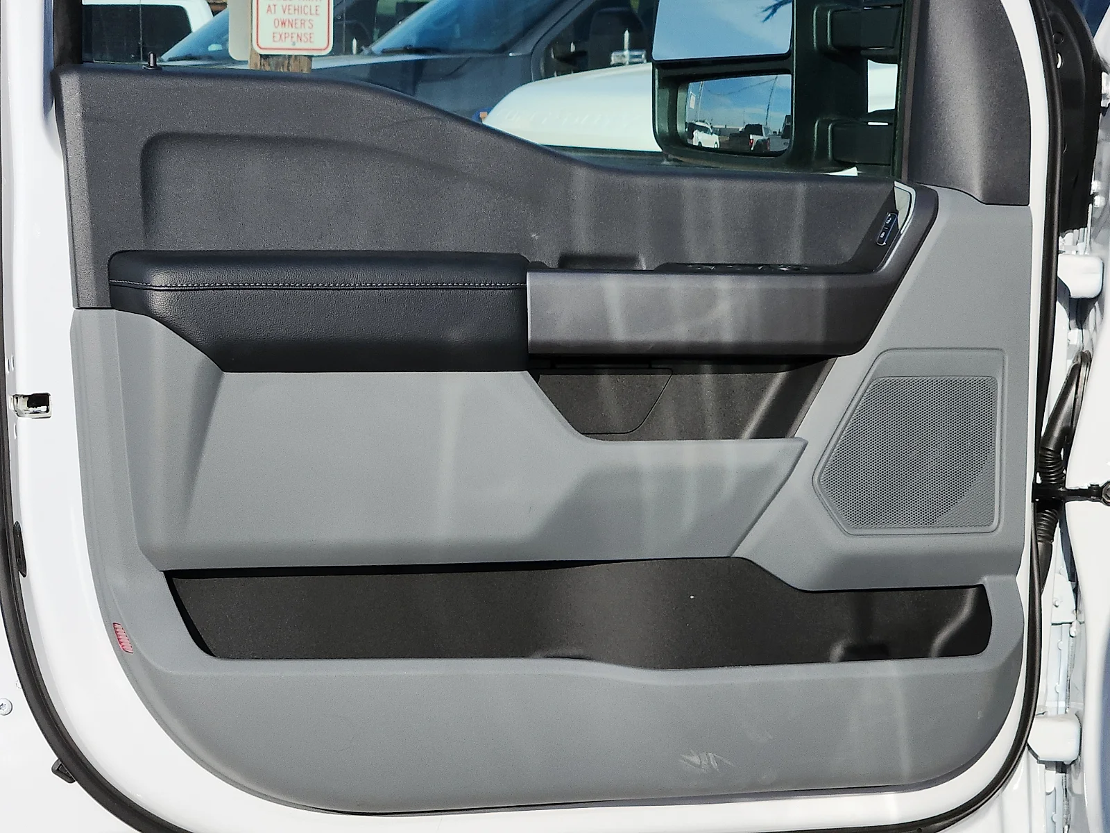 New 2027 Oxford White Ford XL image 14