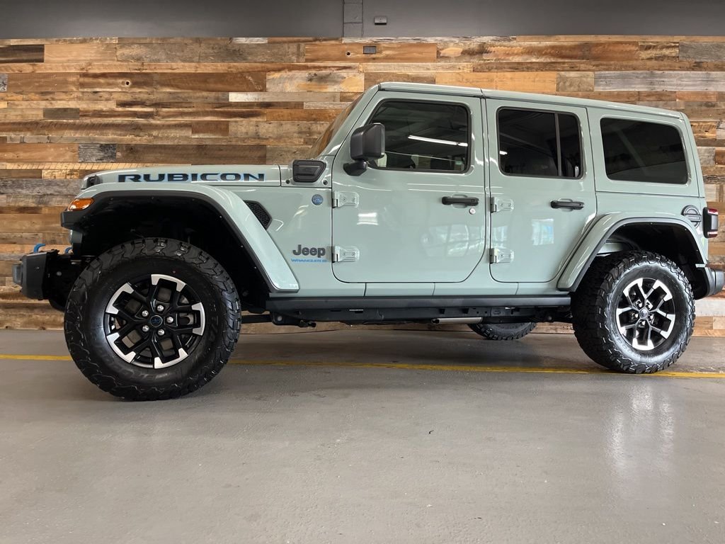 Used 2024 Earl Clearcoat Jeep Rubicon 4xe image 19