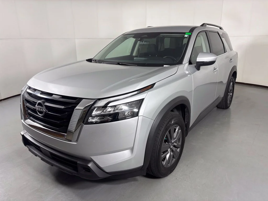 Used 2024 Silver Nissan SV image 4