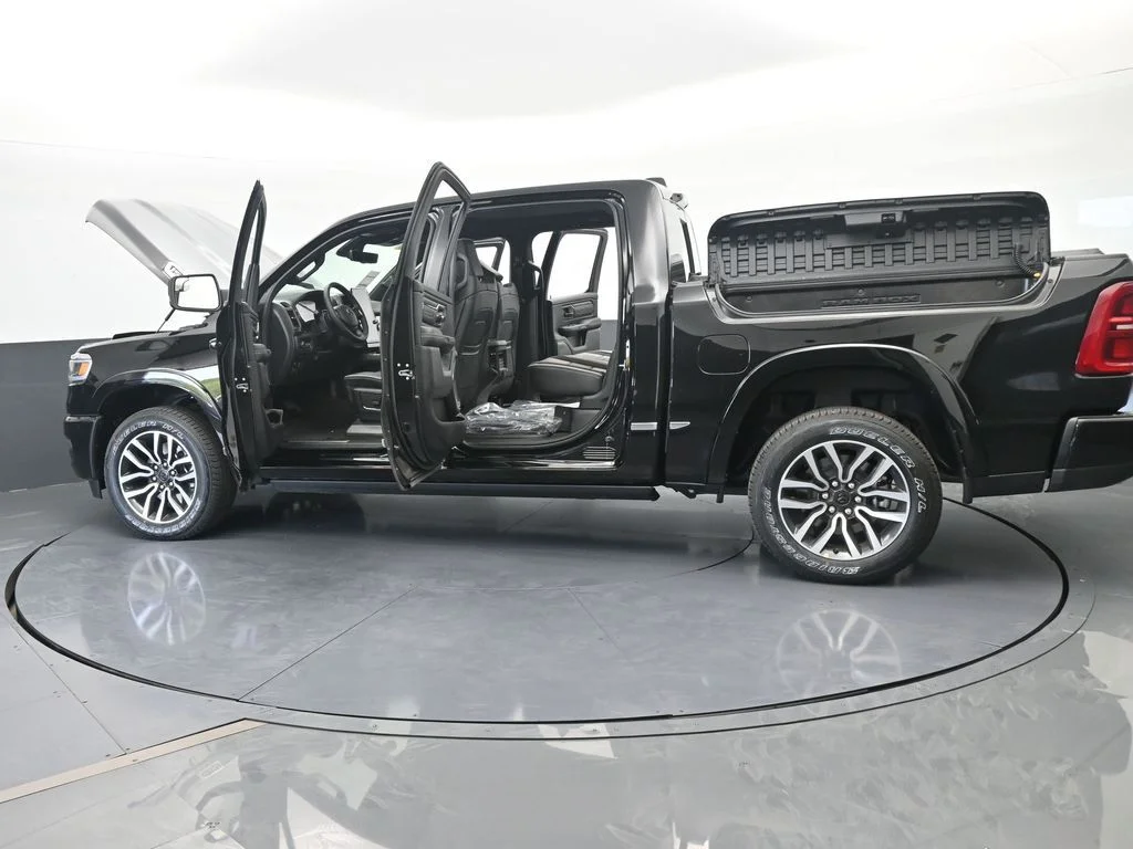 New 2026 Diamond Black Crystal Pearlcoat RAM Limited image 78