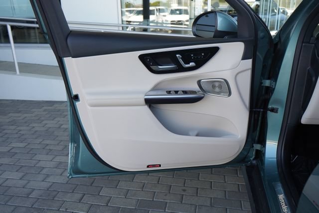 New 2026 Verde Silver Metallic Mercedes-Benz GLC 300 image 49