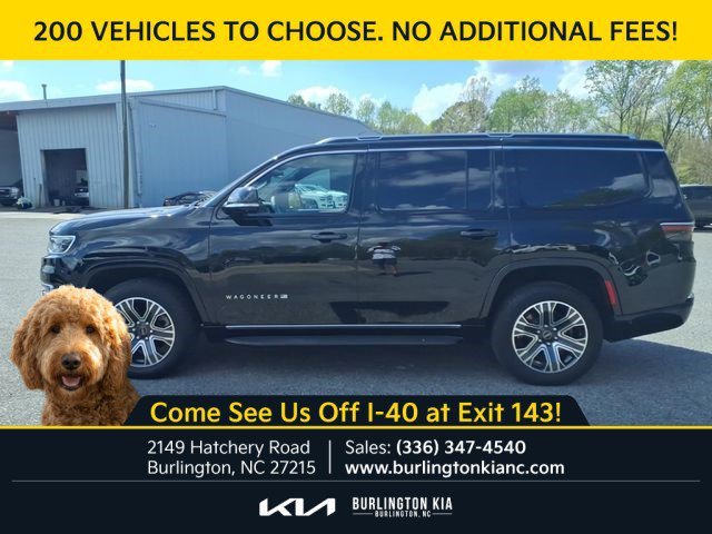 Used 2025 Diamond Black Crystal Pearlcoat Jeep Base image 21