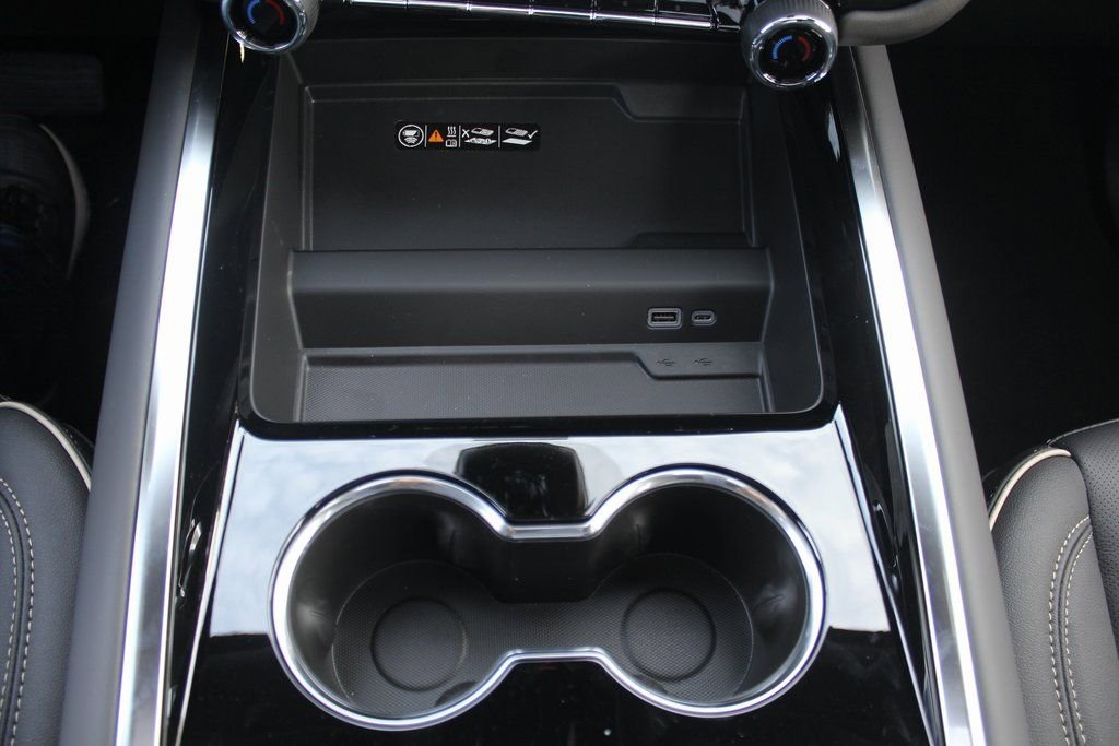 2026 Chevrolet Suburban Premier - Photo 14