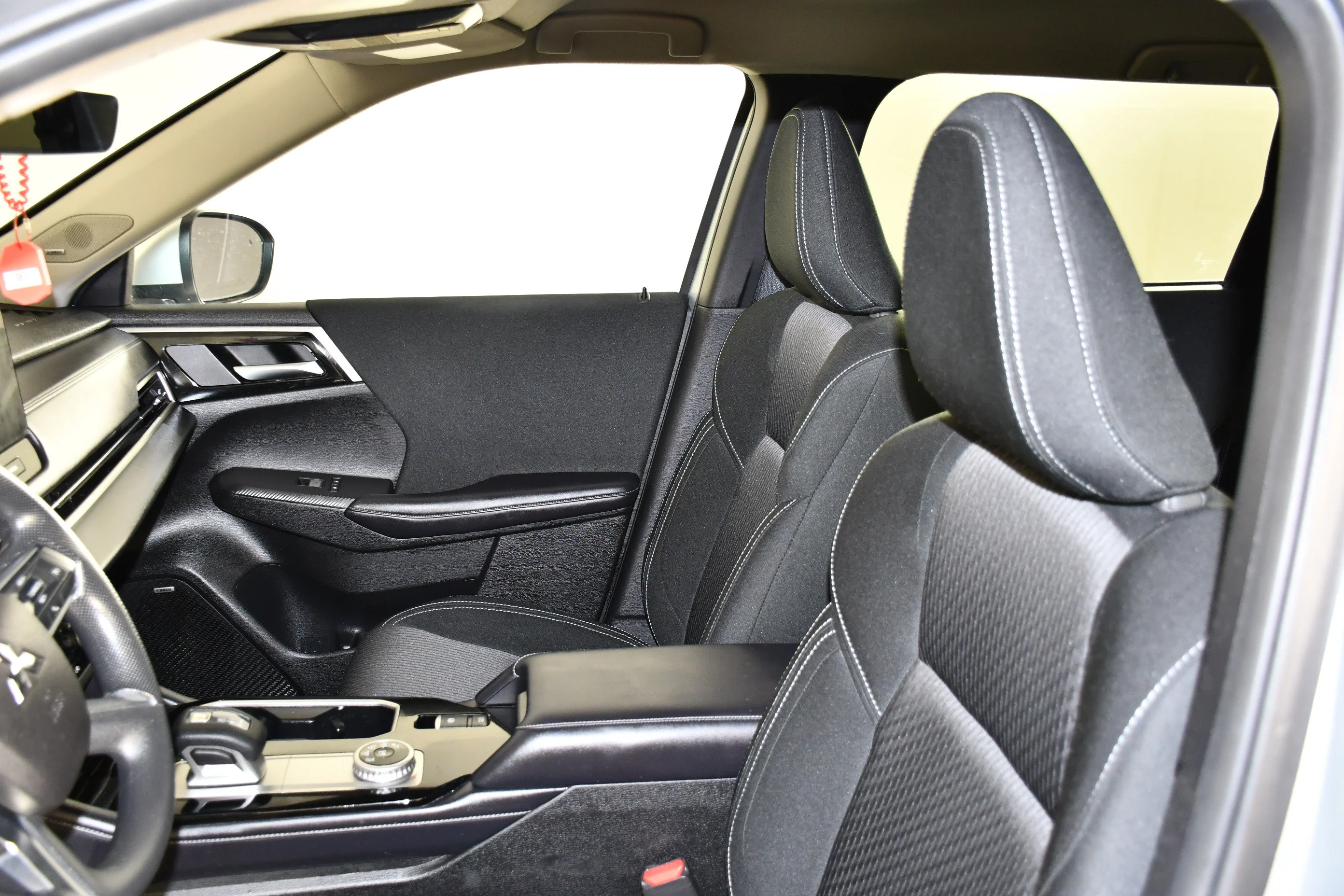 Used 2025 Silver Mitsubishi ES image 25