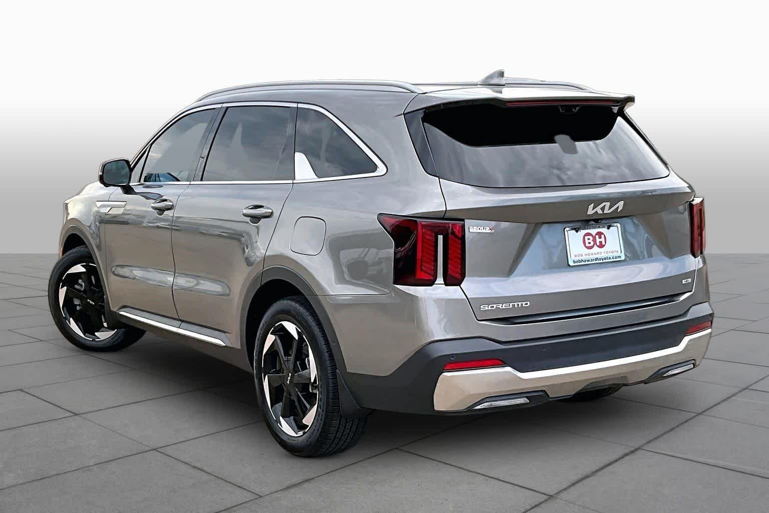 Used 2025 Volcanic Sand Kia SX Prestige image 12