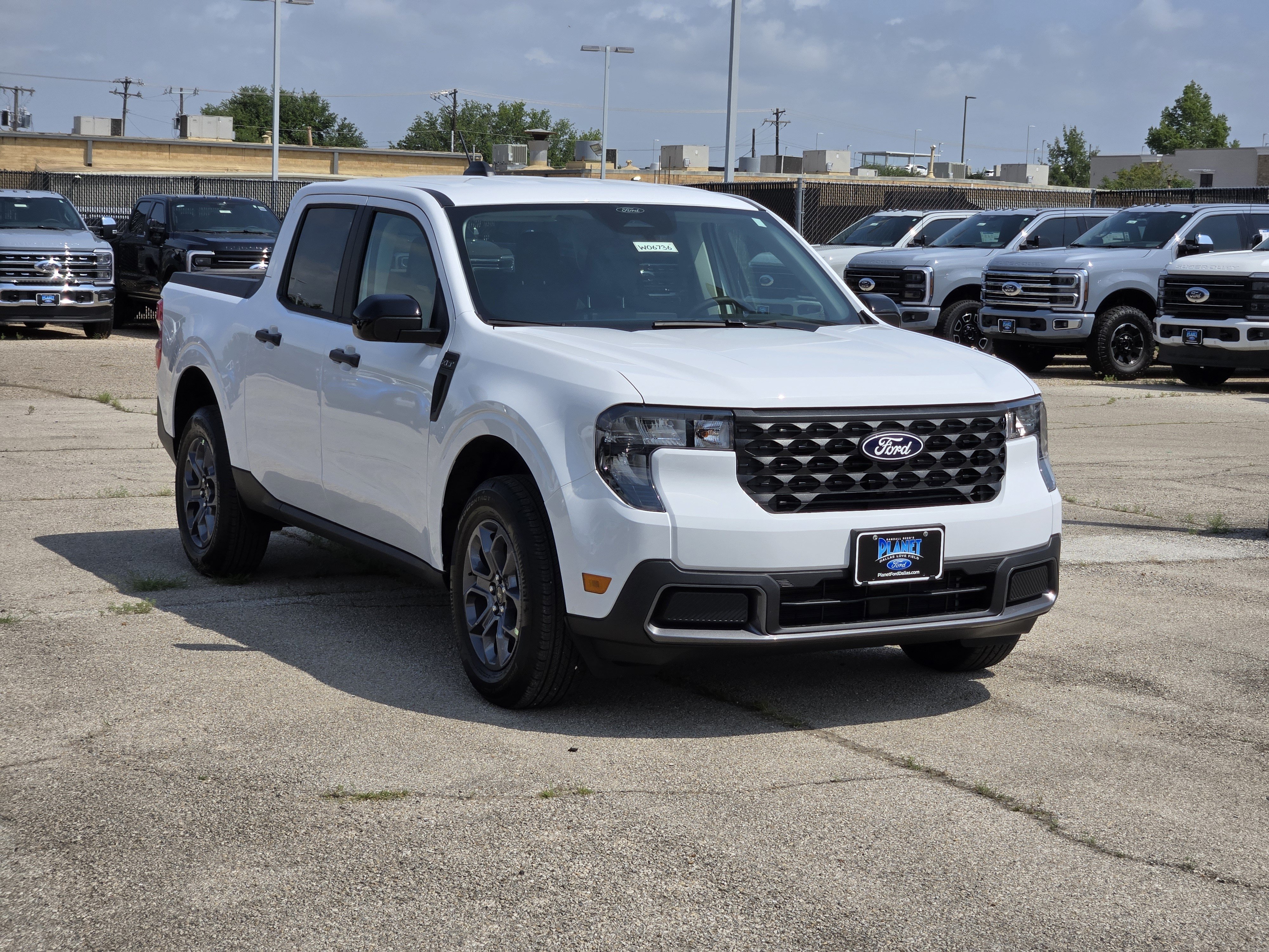 New 2026 Oxford White Ford XLT image 2