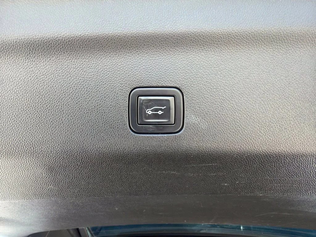 Used 2021 Satin Steel Metallic GMC SLT image 14