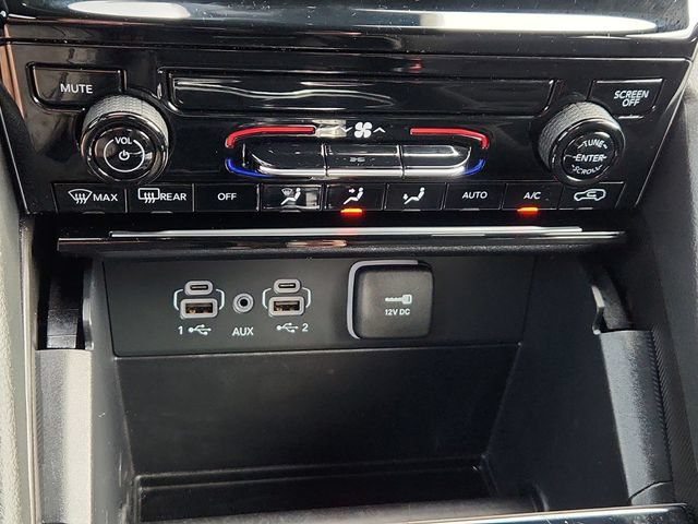 Used 2025  Jeep Laredo image 41