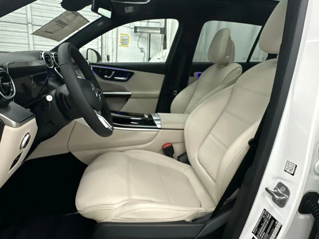 New 2027 White Mercedes-Benz GLC 300 image 20