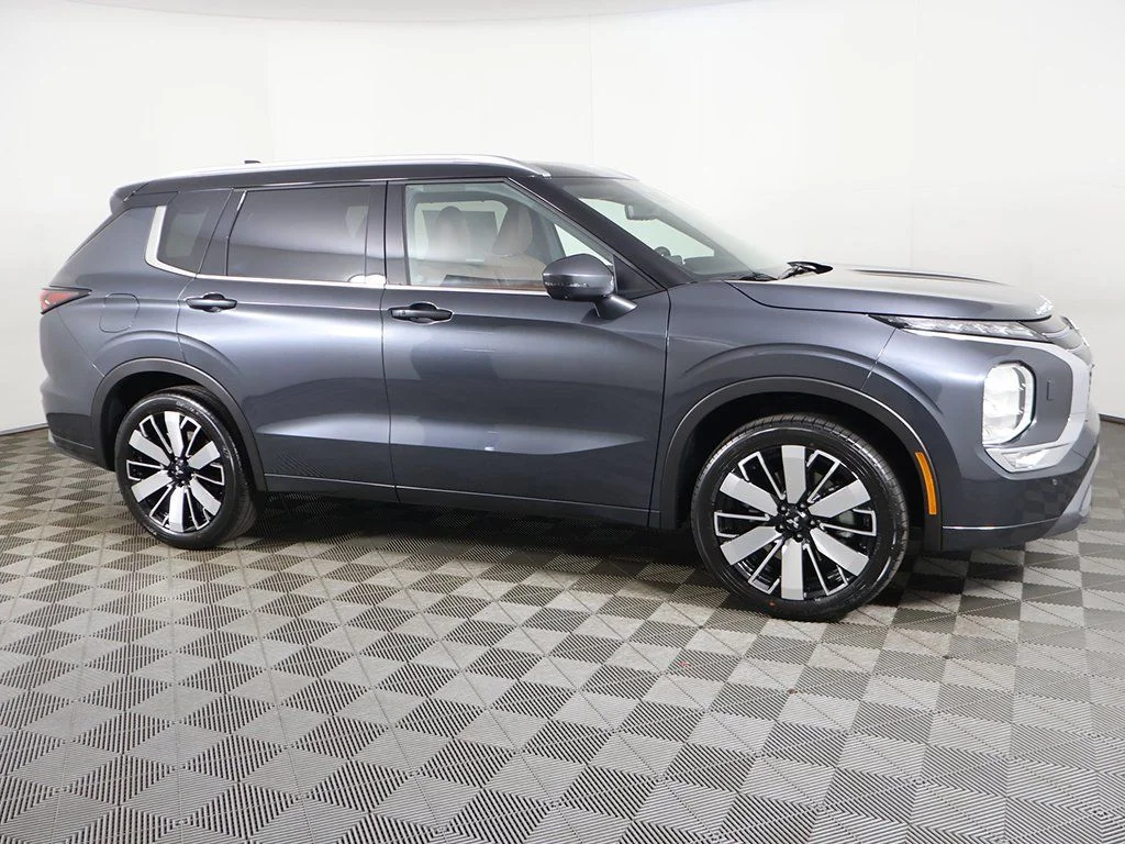 2025 Mitsubishi Outlander SEL - Photo 23