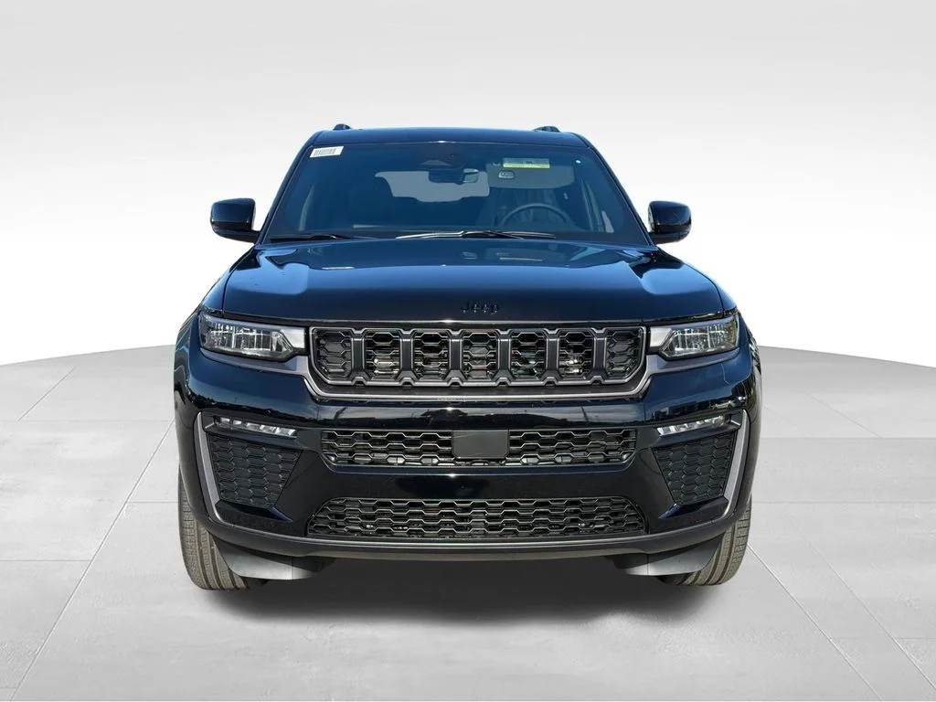 New 2026 Diamond Black Crystal Pearl-Coat Exterior Paint Jeep Limited image 26