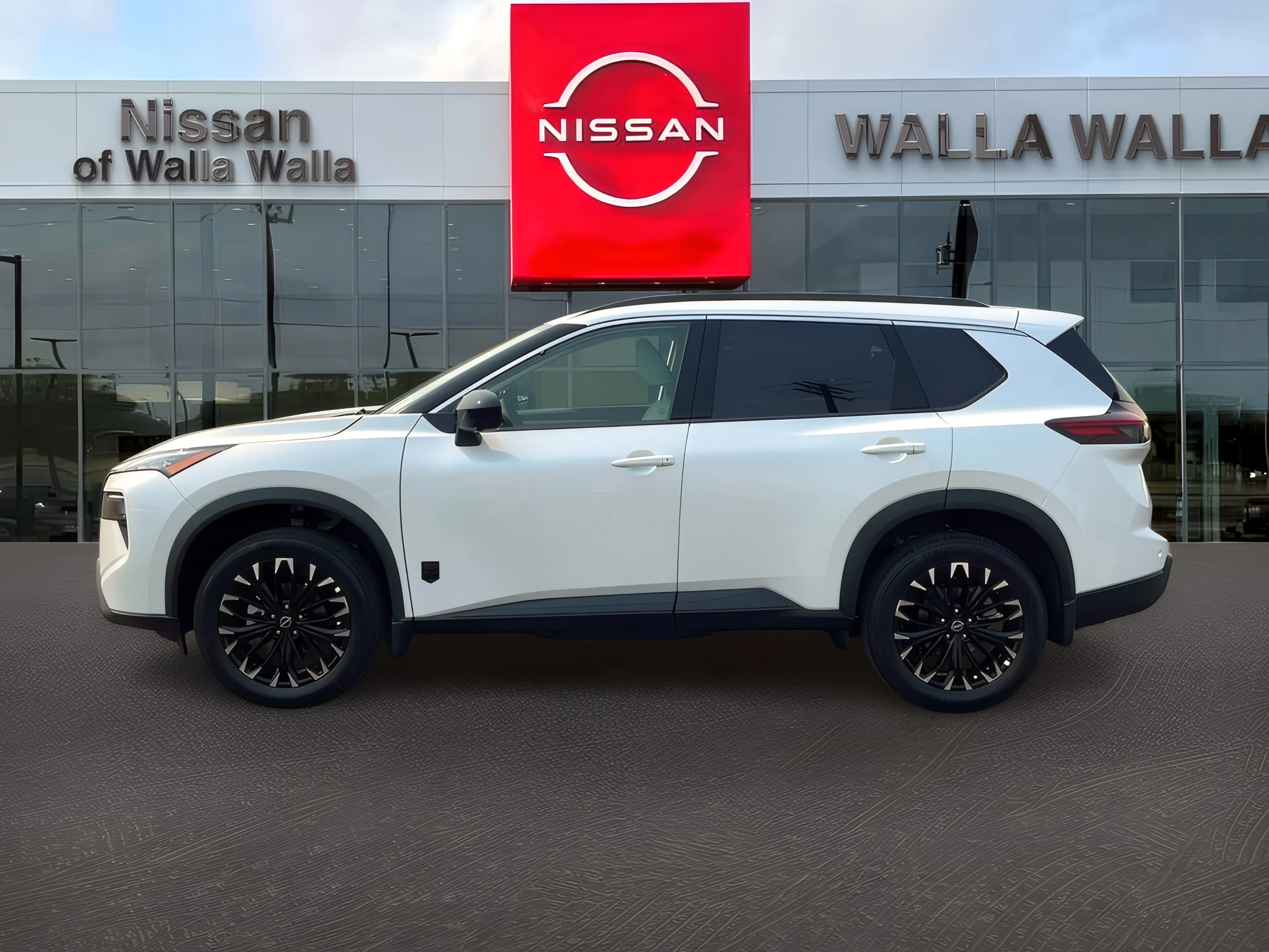 New 2026 Everest White Pearl Tricoat Nissan Dark Armor image 4