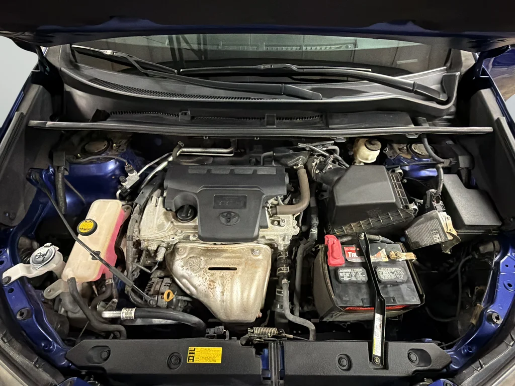 Used 2015 Blue Toyota XLE image 34