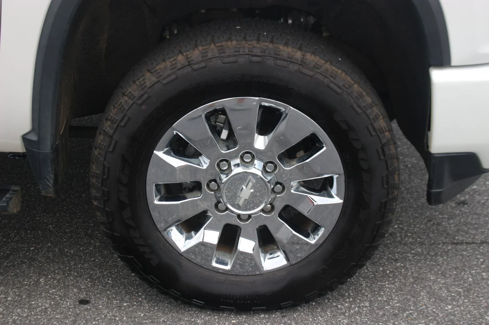 Used 2023 IRIDESCENT PEARL TRICOAT Chevrolet High Country image 41