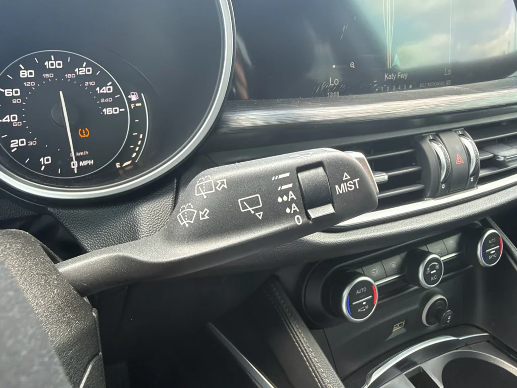 Used 2018 Alfa White Alfa Romeo Base image 15