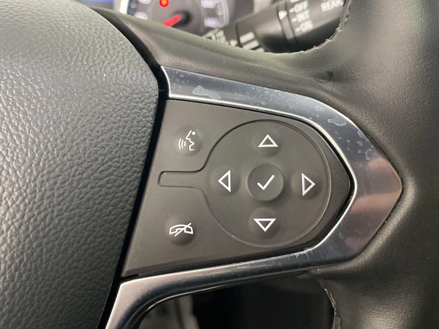 Used 2024 Sterling Gray Metallic Chevrolet LT Cloth image 26
