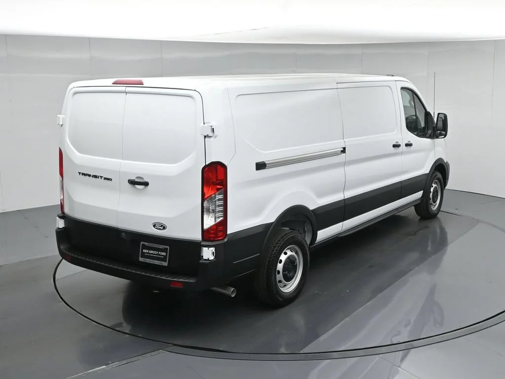 New 2026 Oxford White Ford Base image 34
